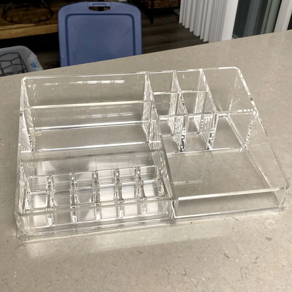 Luxe Large Acrylic Makeup Organizer